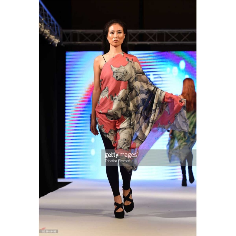 scarf-philippsidler-fashionshow-london-10